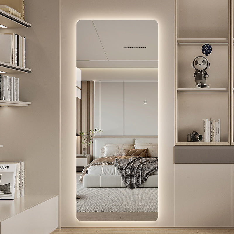 Helfigur spejl med en bredde på 70 cm og en højde på 170 cm. Lækkert justerbart LED-lys.