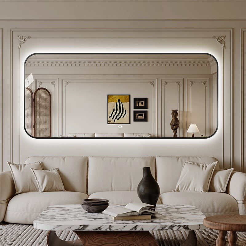 Stort rektangulært spejl med en bredde på 180 cm og en højde på 80 cm. Spejlet kommer med LED-lys